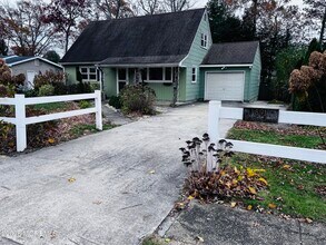 Building Photo - 891 Raleigh Dr