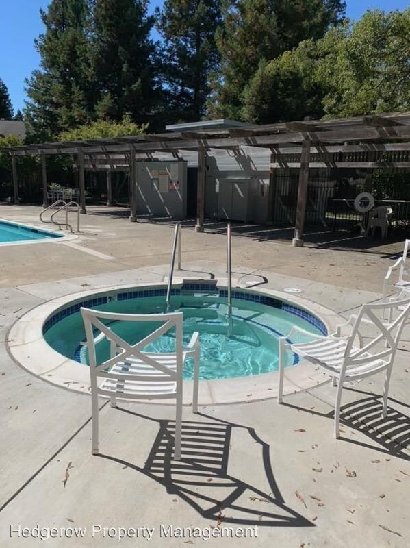 Foto del edificio - 1 br, 1 bath House - 17 Village Parkway