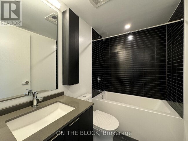 Building Photo - 86 Dundas St E