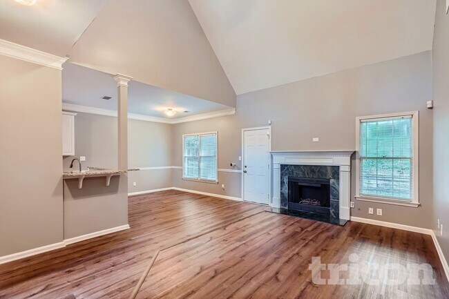 Building Photo - 2200 Sugarbirch Dr