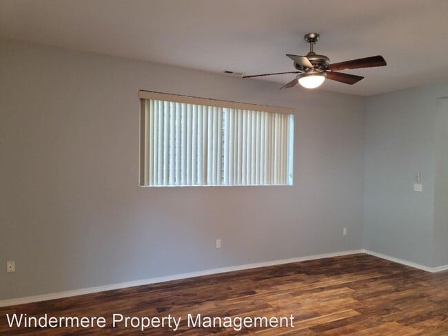 Building Photo - 3 br, 2.5 bath House - 275 NE Miramar Circle