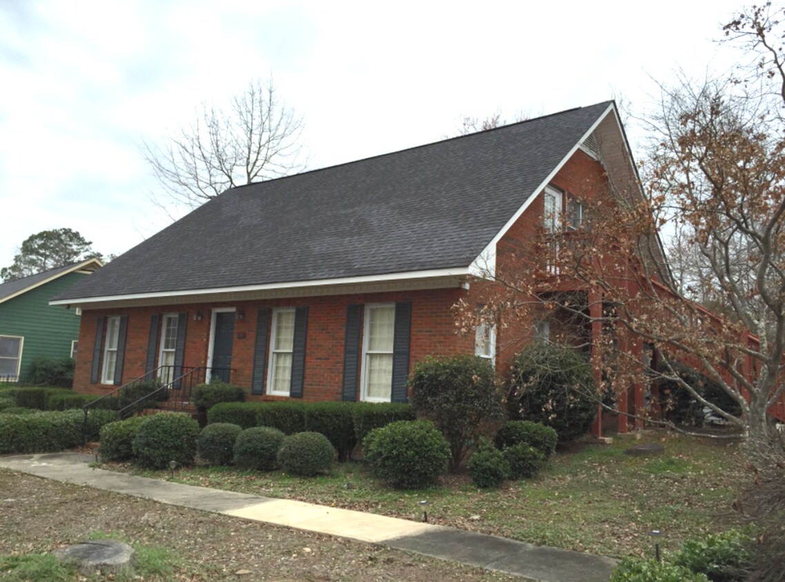 Photo - 1180 E University Drive