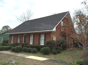 Building Photo - 1180 E University Dr