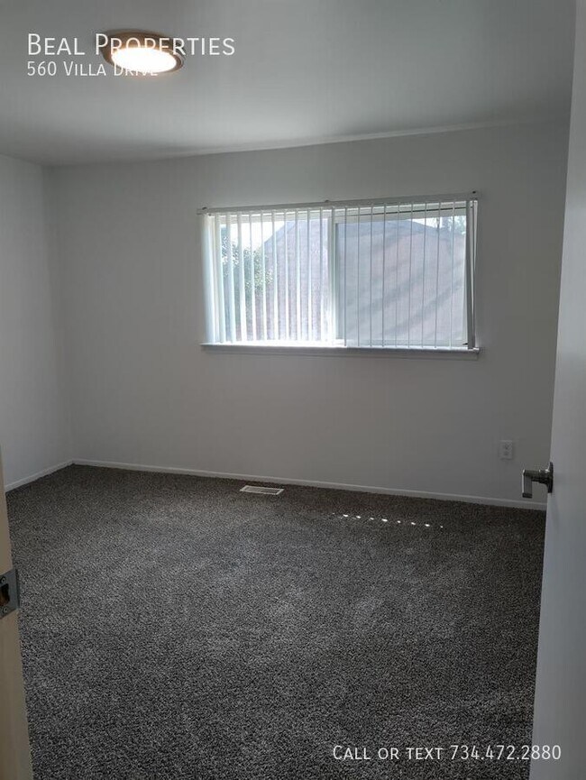 Building Photo - 560 Villa Dr