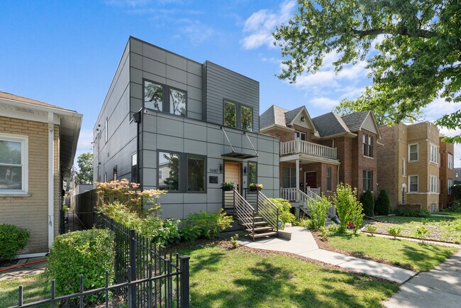 Building Photo - 5047 W Winnemac Ave