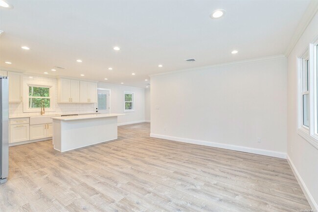 Building Photo - 48 Freya Rd