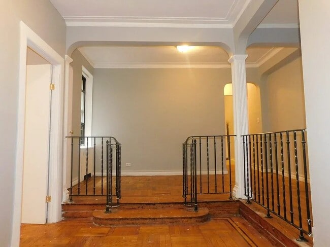 Building Photo - 253 E 181st St