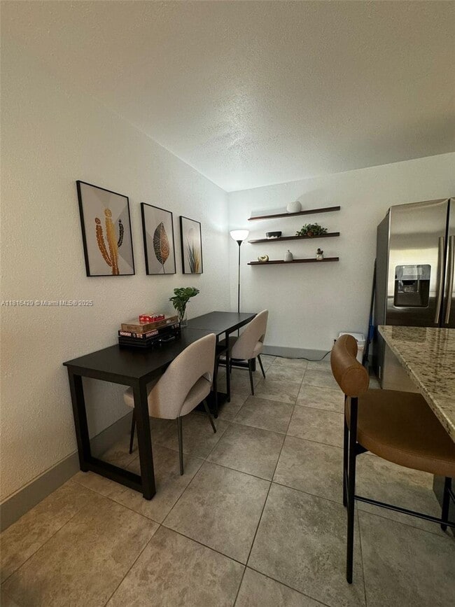Foto del edificio - 3725 S Olive Ave