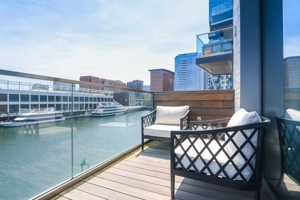 Primary Photo - 300 Pier 4 Blvd.