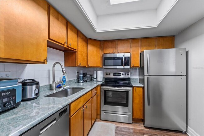 Building Photo - 6330 Newtown Cir
