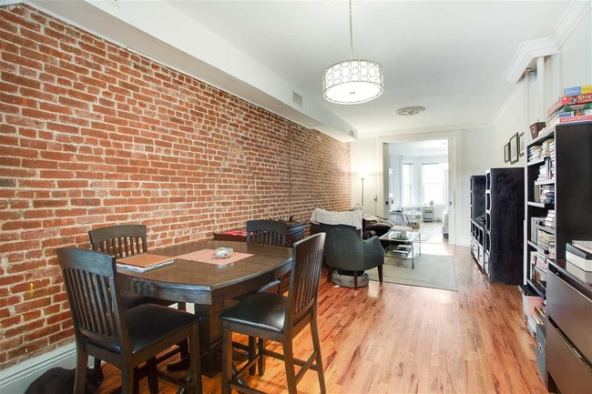 Building Photo - 1028 Hudson St