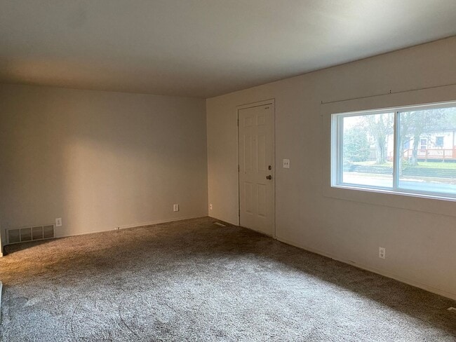 Building Photo - 3 Bedroom Home in North Spokane