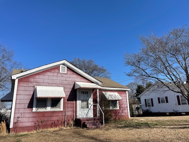 Primary Photo - Cottage in City limits