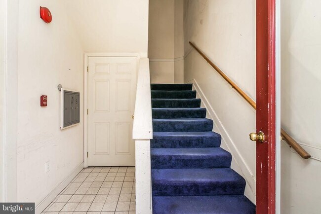 Building Photo - 828 S Charles St