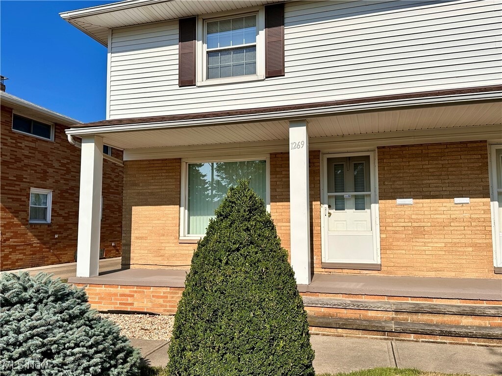 1269 Bonnie Ln Mayfield Heights, OH 44124 – photo 1 of 24