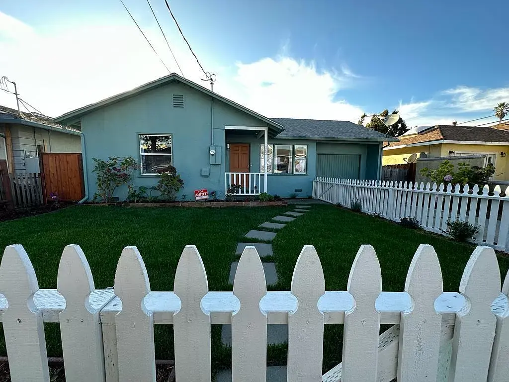 Foto principal - 143 Swift St