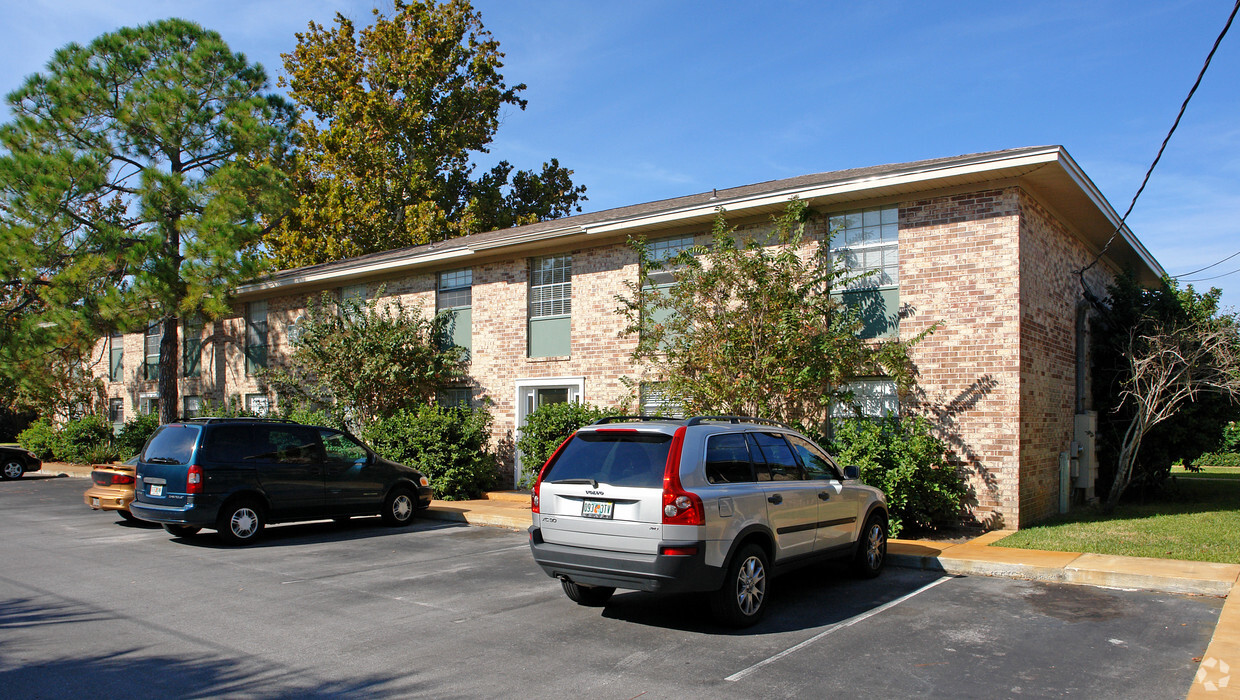 Primary Photo - Heritage Apartments