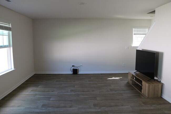 Foto del edificio - 901 Riverstone Dr