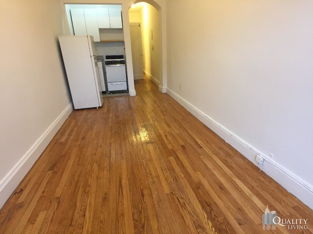 Foto del edificio - 335 W 19th St