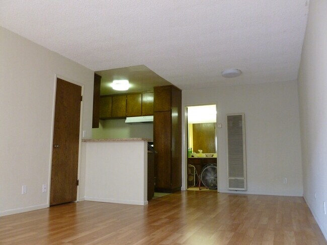 Foto del edificio - 15001 Condon Ave