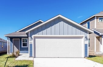 Building Photo - 5911 Rolling Gln