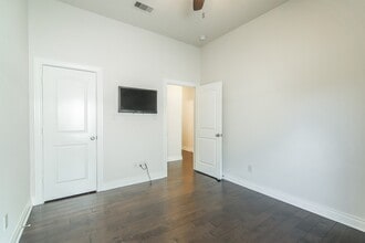 Building Photo - 13803 Royal Ridge Dr