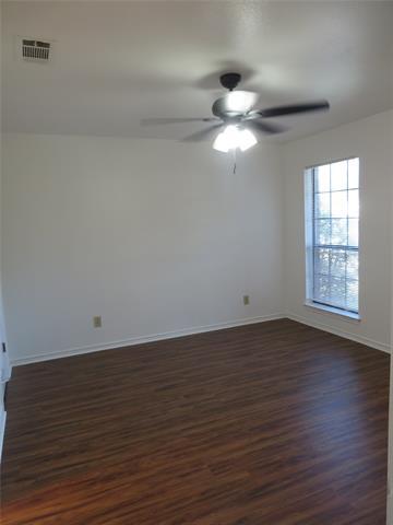 Foto del edificio - 200 Idle Creek Ln