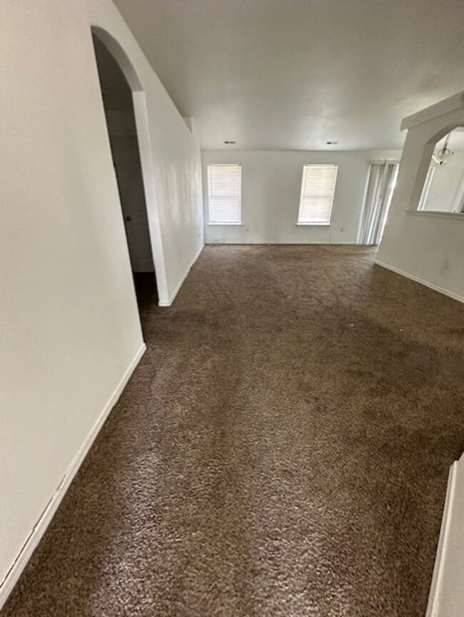 Building Photo - 3 Bedroom House for rent
