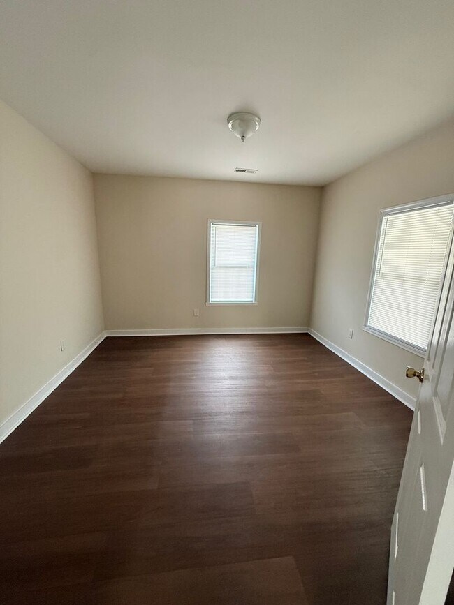 Foto del edificio - 1117 Douglas Ave