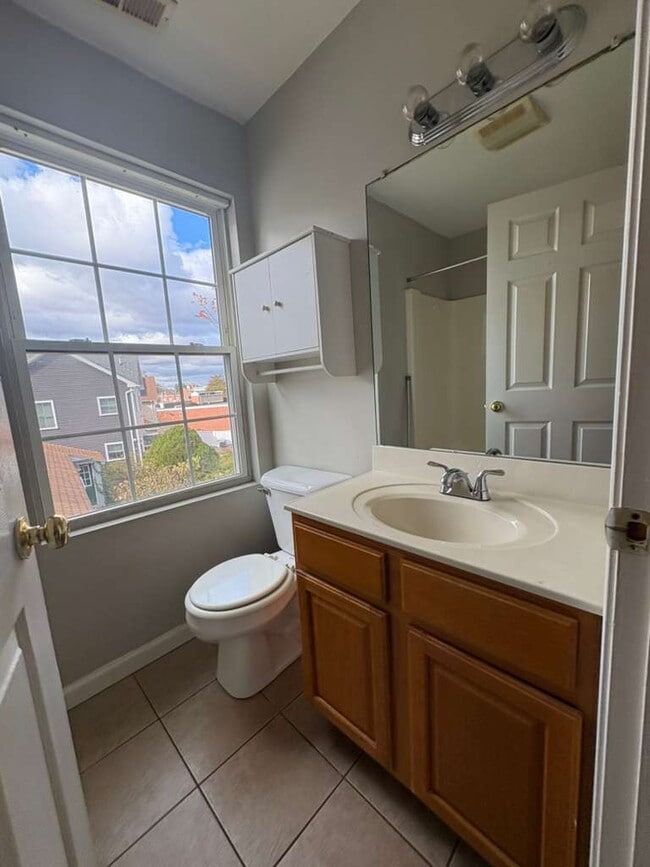 Building Photo - 129 Main St