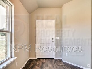 Building Photo - 1820 Hayes Ln