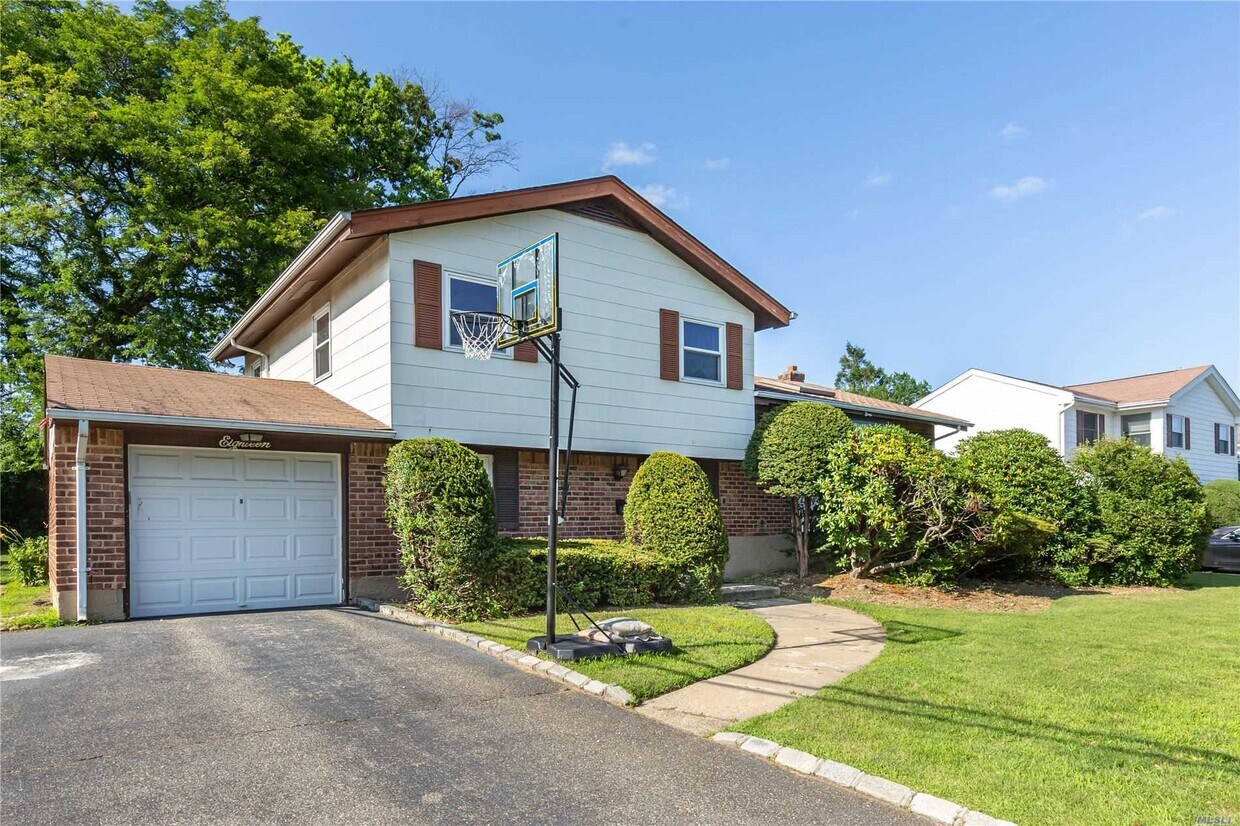 18 Chenango Dr, Jericho, NY 11753 House Rental in Jericho, NY