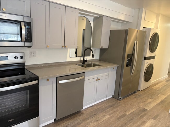 Building Photo - 150 N Main St