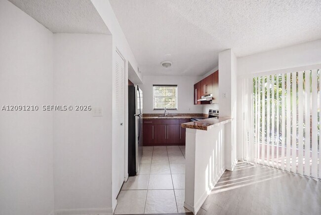 Foto del edificio - 771 N Pine Island Rd