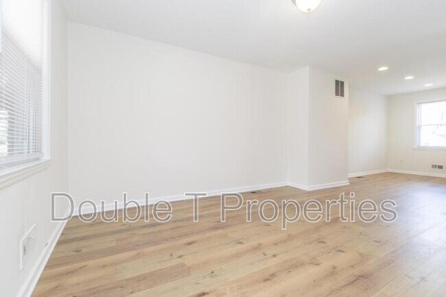 Building Photo - 3033 Seamon Ave