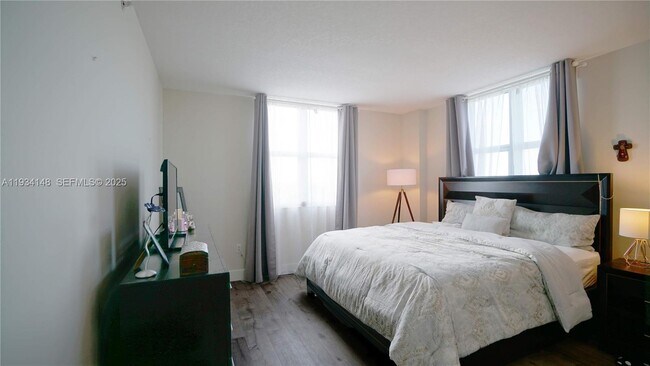 Building Photo - 117 NW 42nd Ave