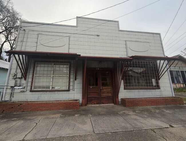 Foto del edificio - 219 S Pierce St