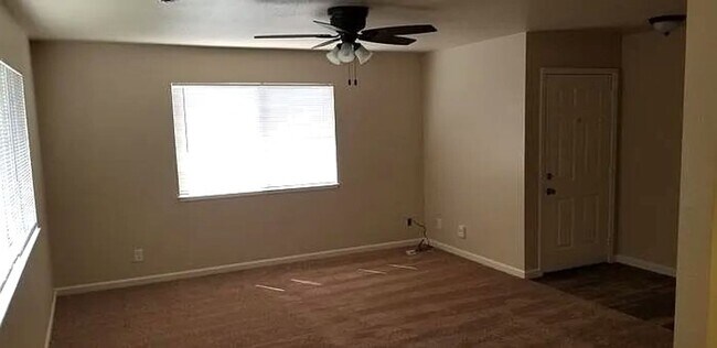 Foto del edificio - 3 Bed, 1.5 Bath Duplex