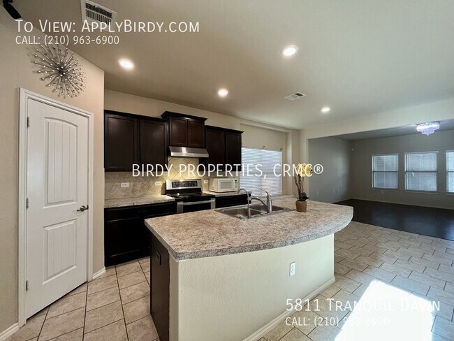 Building Photo - **2 Story, 4 Bed, 2.5 Bath Home Located in...