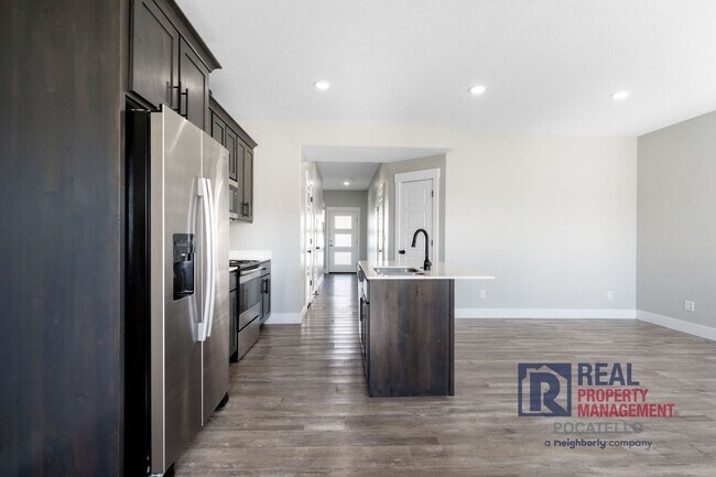 Foto del edificio - 3 Bedroom 2.5 Bathroom Town Home - 1 Car Garage - dog negotiable