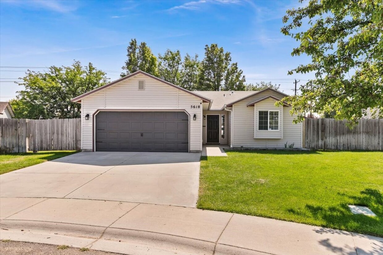 Primary Photo - Stylish 3-Bed Home with Spacious Backyard ...