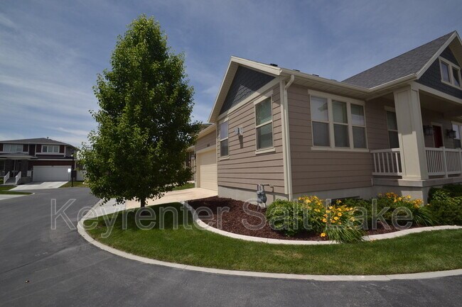 Building Photo - 938 Rebecca View Dr
