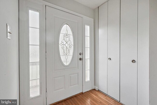Foto del edificio - 6351 Rockshire St