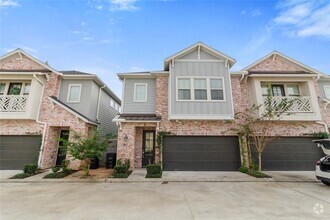 Building Photo - 811 Shallow Hollow Dr