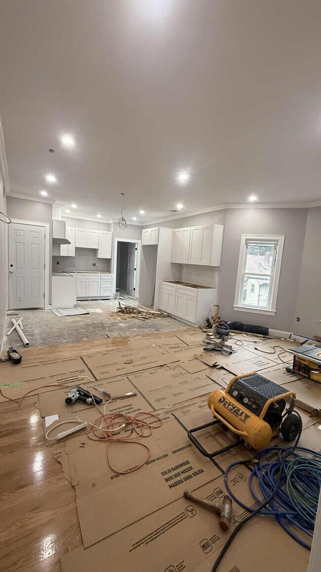Building Photo - 5 Woodale Ave