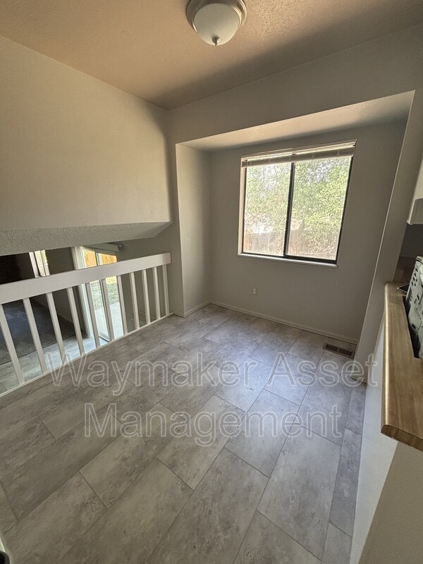 Foto del edificio - 6625 Snowbird Dr