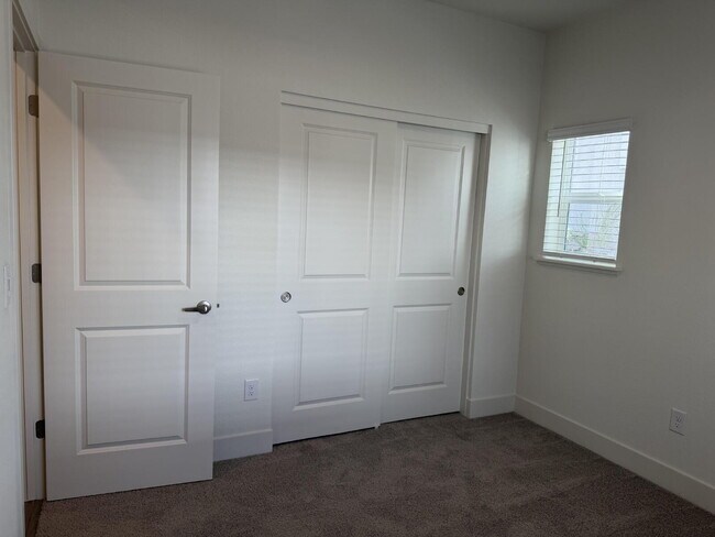 Building Photo - Brand New DR Horton Home Close to UNR!