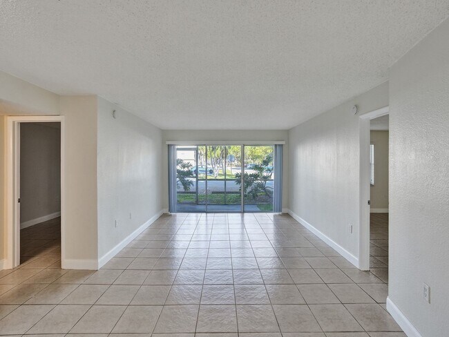 Foto del edificio - Modern & Spacious 2-Bedroom Condo – Prime Location in Springcrest!
