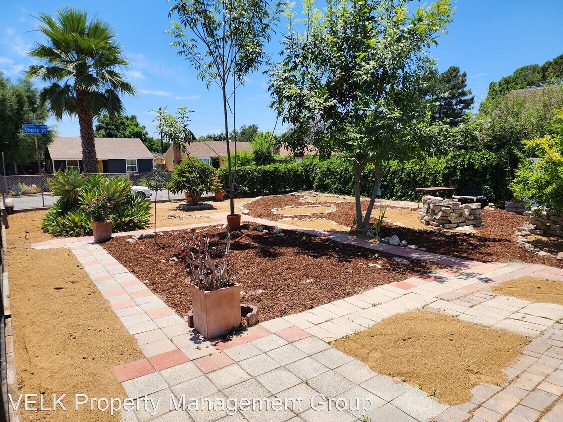 Foto principal - 3 br, 2.5 bath House - 2585 N Windsor Ave