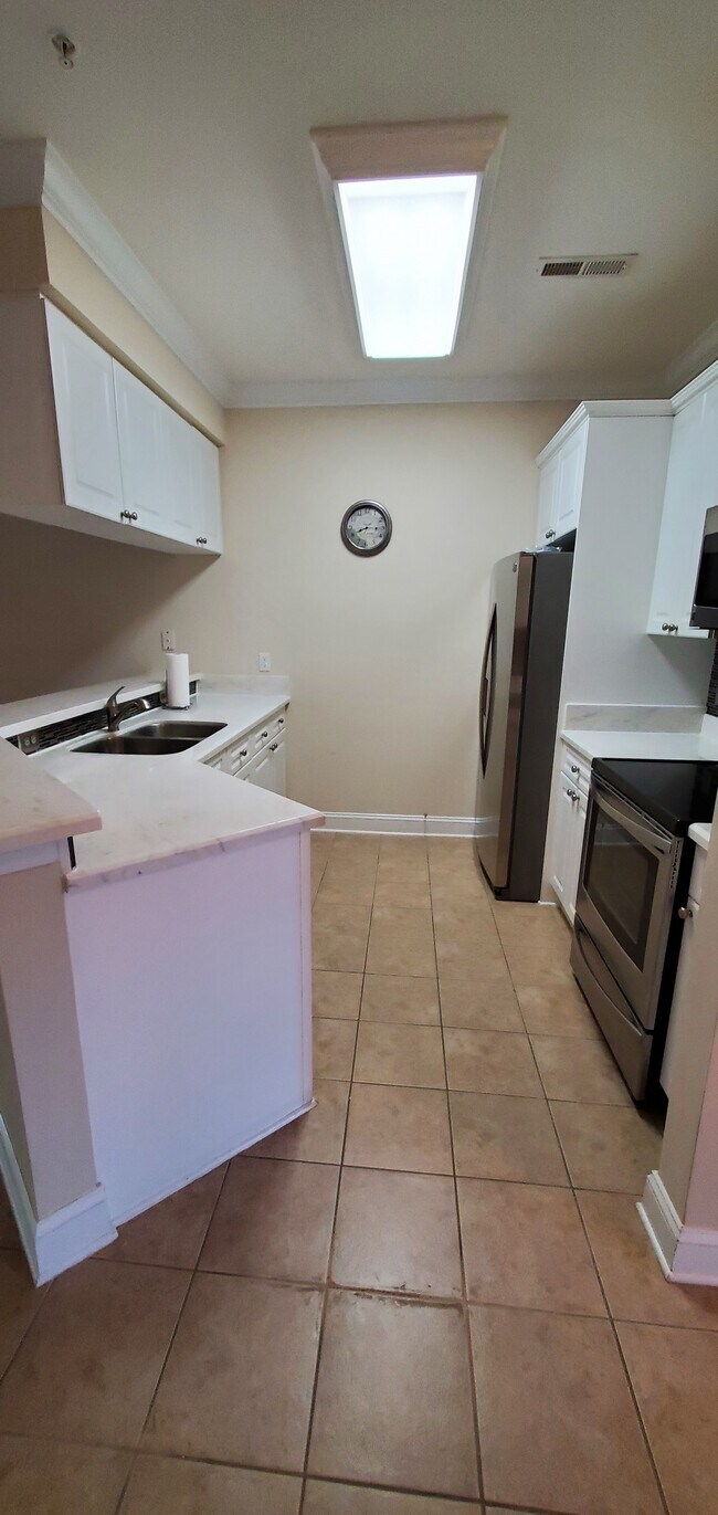 Kitchen - 703 Shearwater Ct